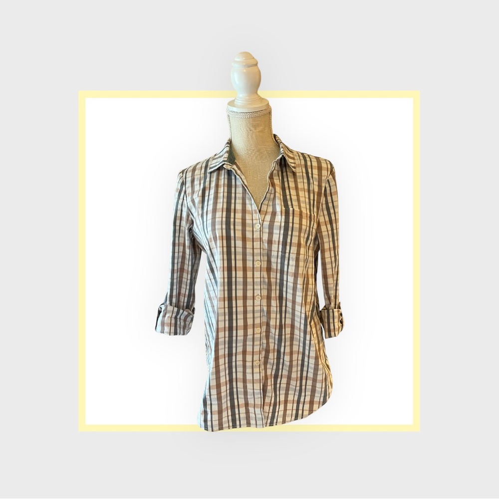 Lafayette 148 New York striped long sleeve button down shirt with pockets.